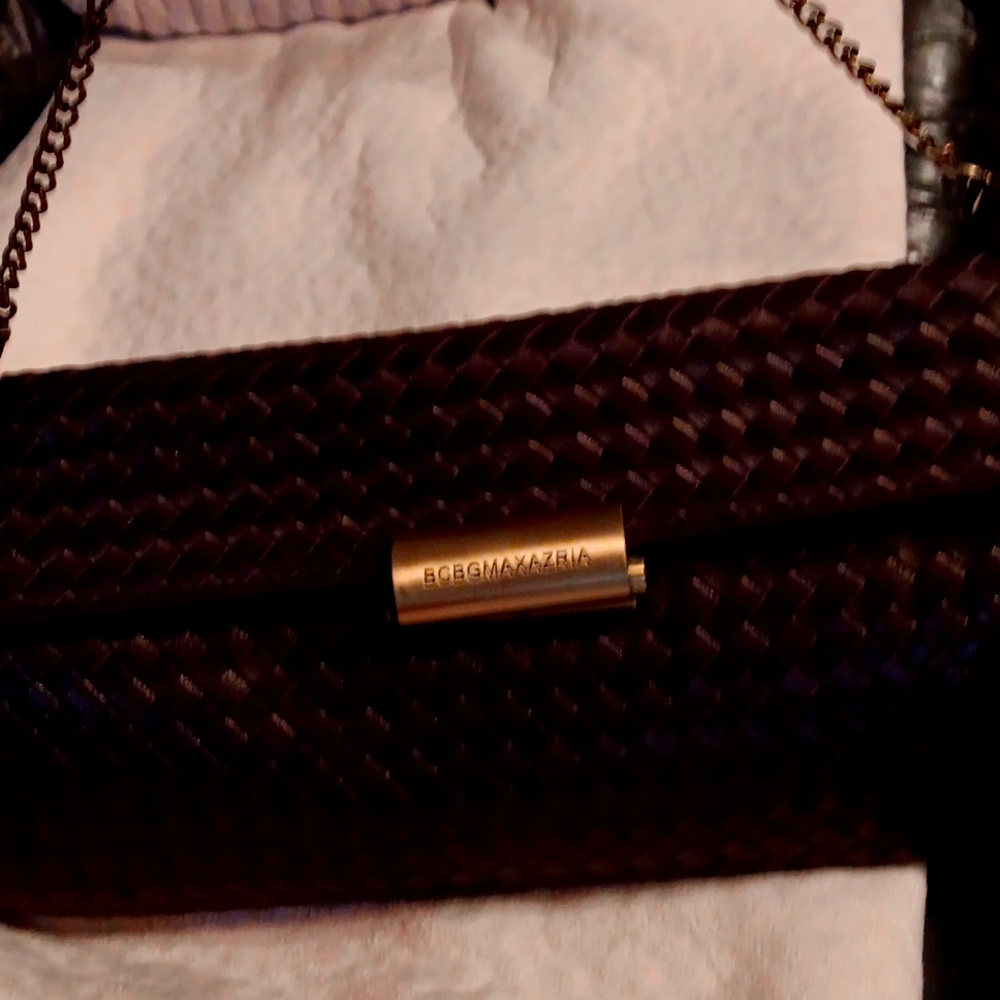 BCBGMAXAZRIA LEATHER SHOULDER BAG, GOLDISH TONE CHAIN STRAP.
